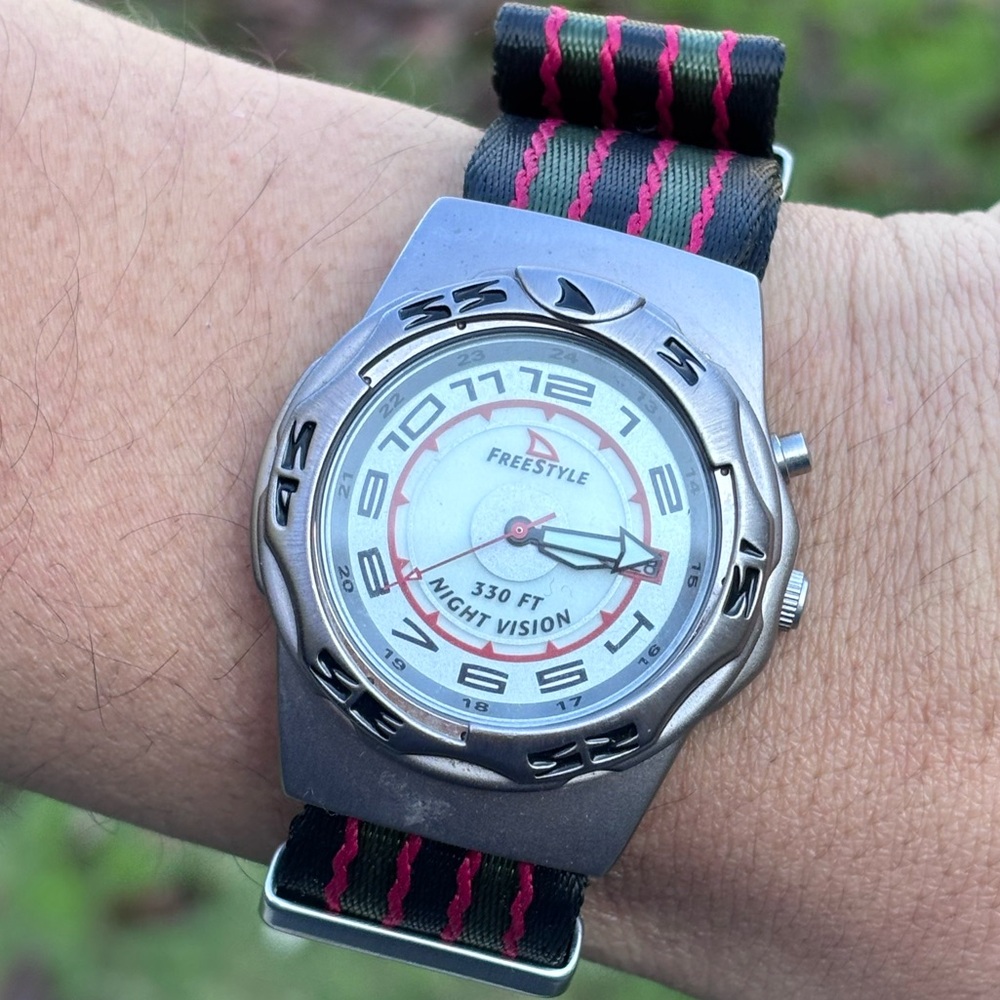 Freestyle Shark Night Vision Watch 330FT Water Resistant – Y2K Surf Skate